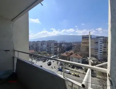 2-стаен, Белите брези, София