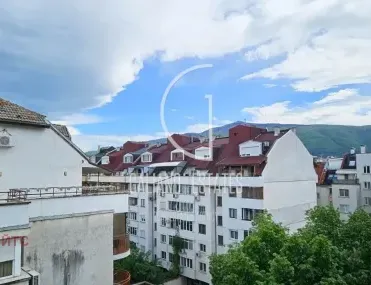3-стаен, Белите брези, София