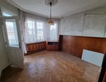 Многостаен, Бузлуджа, Велико Търново - снимка 8 от 16