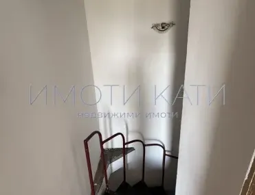 Етаж от къща, Перник, Югозападна България