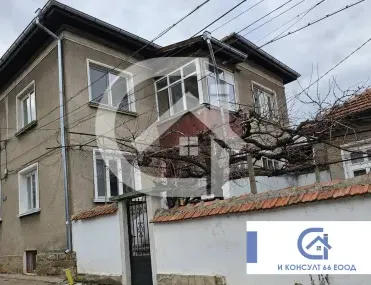 Етаж от къща, Ловеч, Северозападна България - снимка 2 от 9