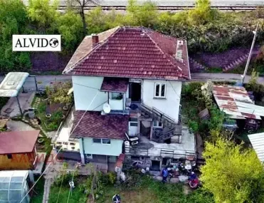 Къща, Своге, Югозападна България