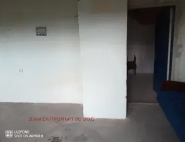 Къща, Своге, Югозападна България - снимка 2 от 10