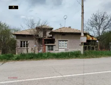 Къща, Търговище, Североизточна България - снимка 2 от 11