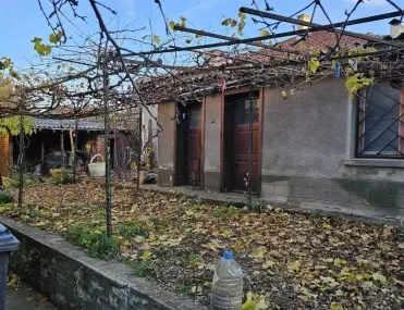 Къща, Ловеч, Северозападна България - снимка 12 от 17