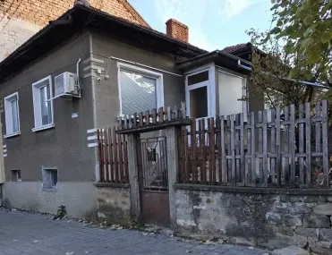 Къща, Ловеч, Северозападна България - снимка 9 от 17