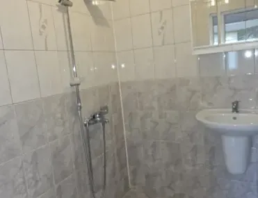 Къща, Априлци, Северозападна България - снимка 2 от 18