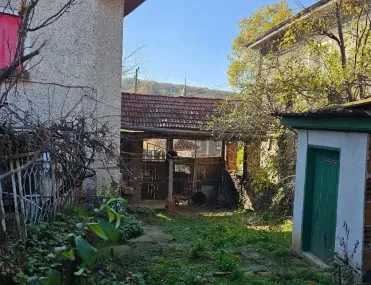 Къща, Ловеч, Северозападна България - снимка 8 от 18