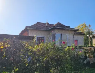 Къща, Ловеч, Северозападна България - снимка 2 от 18