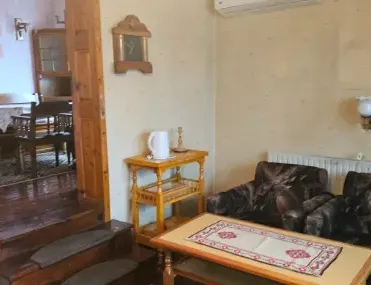 Къща, Перник, Югозападна България - снимка 9 от 18