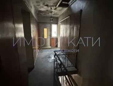 Къща, Перник, Югозападна България - снимка 2 от 16