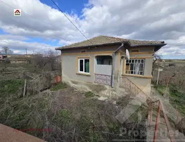 Къща, Генерал Тошево, Североизточна България - снимка 2 от 15