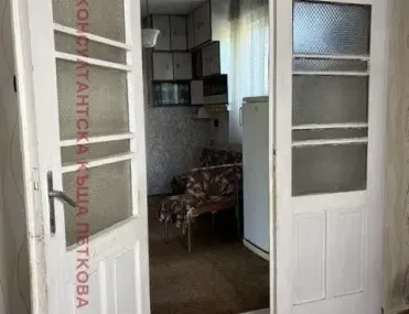 Къща, Плевен, Северозападна България - снимка 3 от 17