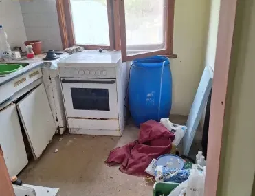 Къща, Своге, Югозападна България - снимка 14 от 18