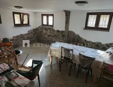 Къща, Божурище, Югозападна България