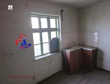Къща, Шумен, Североизточна България - снимка 2 от 9