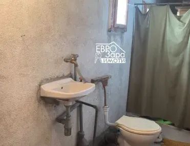 Къща, Опан, Югоизточна България