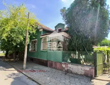 Къща, Ловеч, Северозападна България - снимка 8 от 14