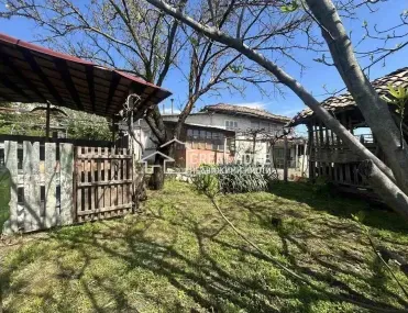 Къща, Търговище, Североизточна България - снимка 2 от 8