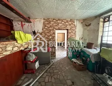 Къща, Своге, Югозападна България