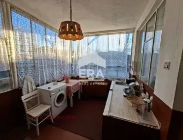 Къща, Плевен, Северозападна България - снимка 2 от 12