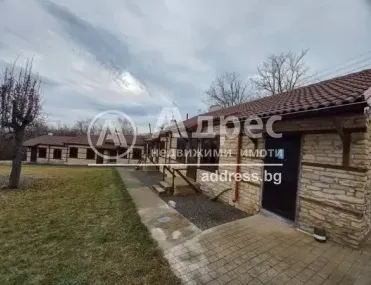 Къща, Хитрино, Североизточна България - снимка 8 от 75
