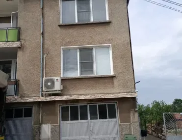Етаж от къща, Две Могили, Северна България