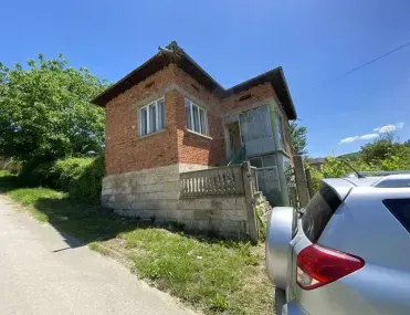 Къща, Две Могили, Северна България