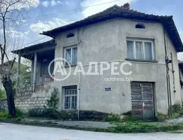 Къща, Угърчин, Северозападна България