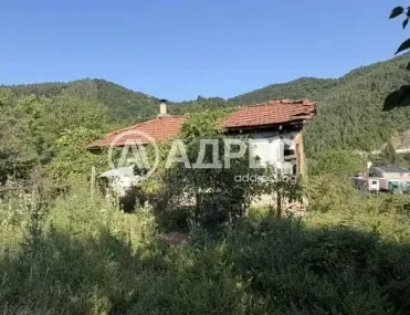 Къща, Троян, Северозападна България
