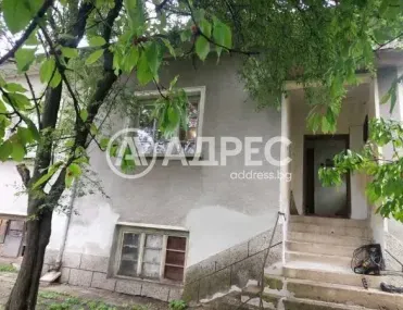 Къща, Червен Бряг, Северозападна България