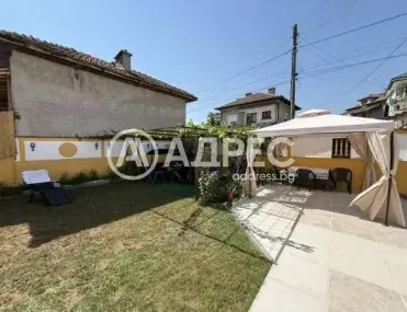 Къща, Луковит, Северозападна България - снимка 3 от 25