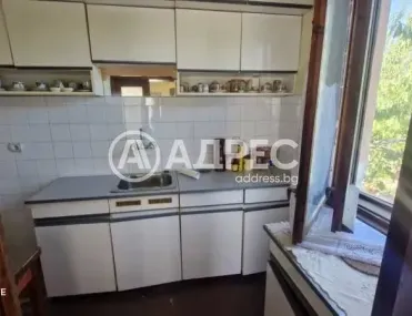 Къща, Луковит, Северозападна България - снимка 4 от 21