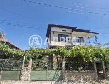 Къща, Луковит, Северозападна България - снимка 2 от 21