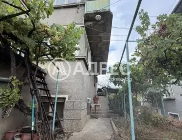 Къща, Троян, Северозападна България - снимка 2 от 35