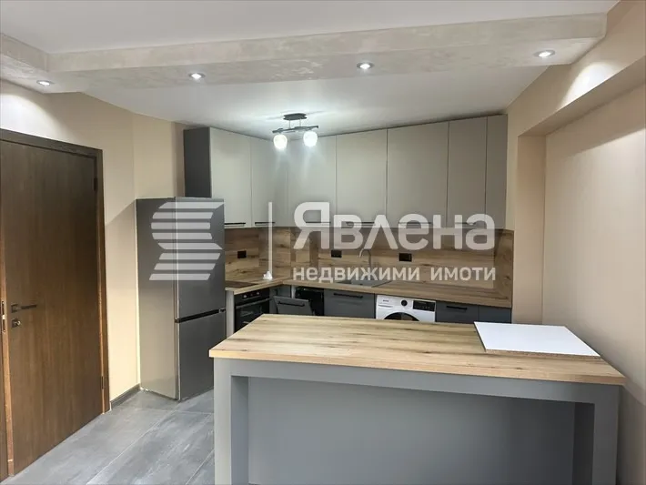 Многостаен, Младежки хълм, Пловдив - снимка 3 от 12