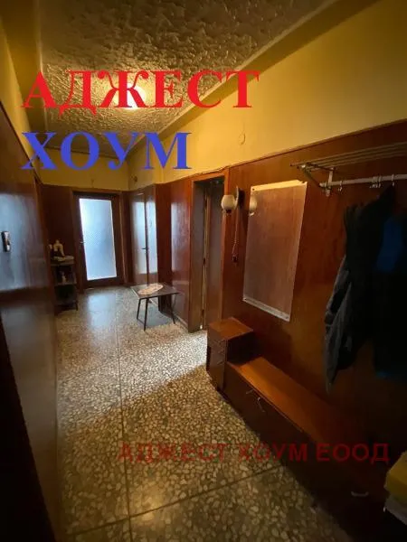Етаж от къща, Шумен, Североизточна България - снимка 3 от 12