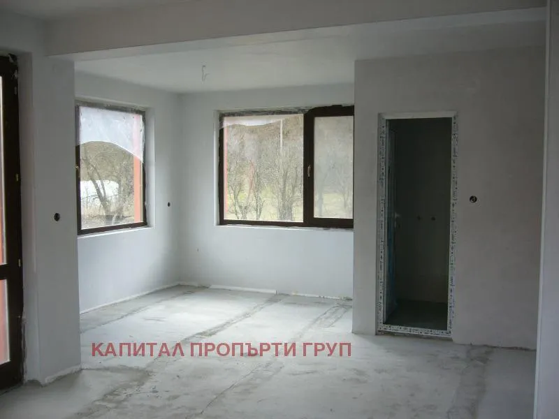 Къща, Тетевен, Северозападна България - снимка 2 от 5