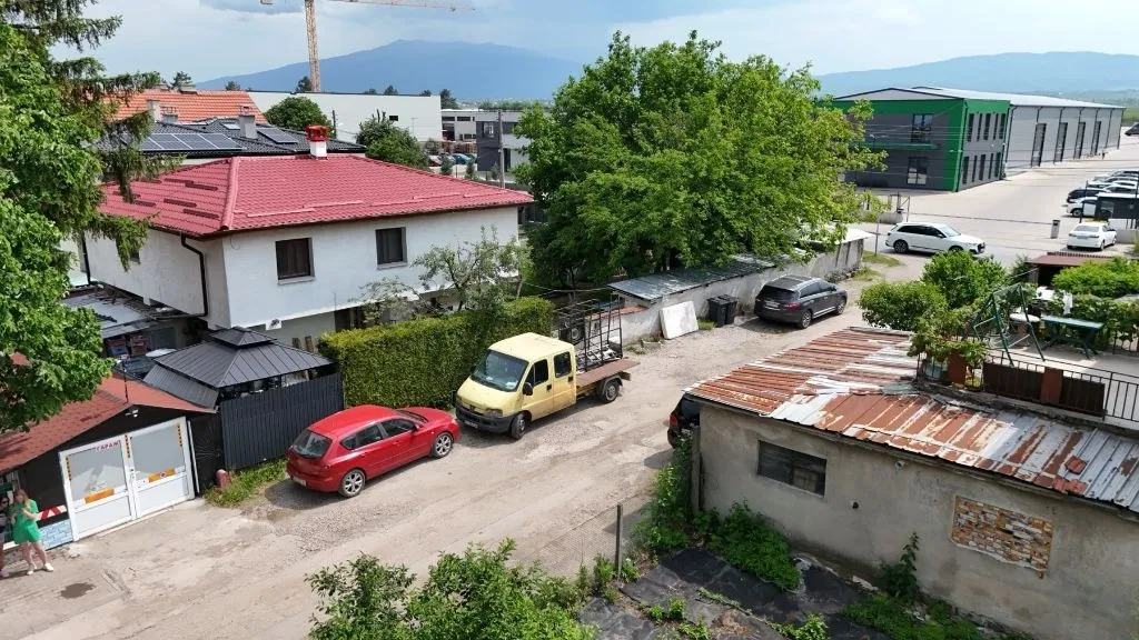 Къща, с. Волуяк, София - снимка 3 от 12