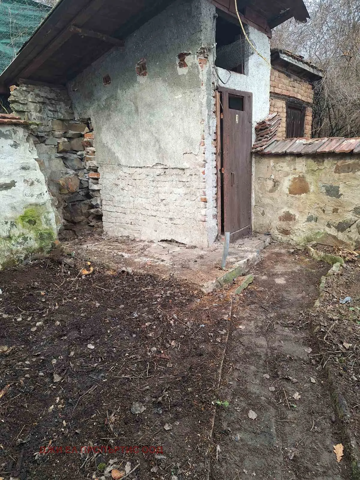 Къща, Своге, Югозападна България - снимка 10 от 16