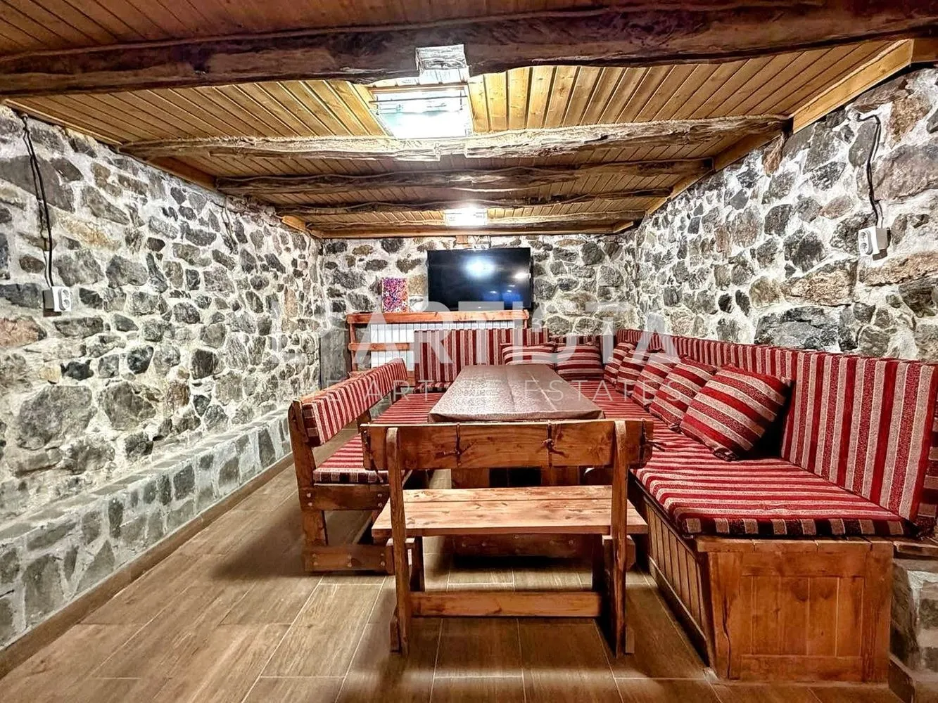 Къща, Мирково, Югозападна България - снимка 16 от 18