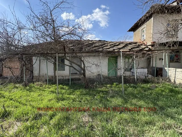 Къща, Ловеч, Северозападна България - снимка 2 от 18