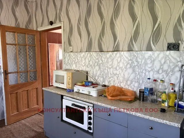 Къща, Плевен, Северозападна България - снимка 13 от 17
