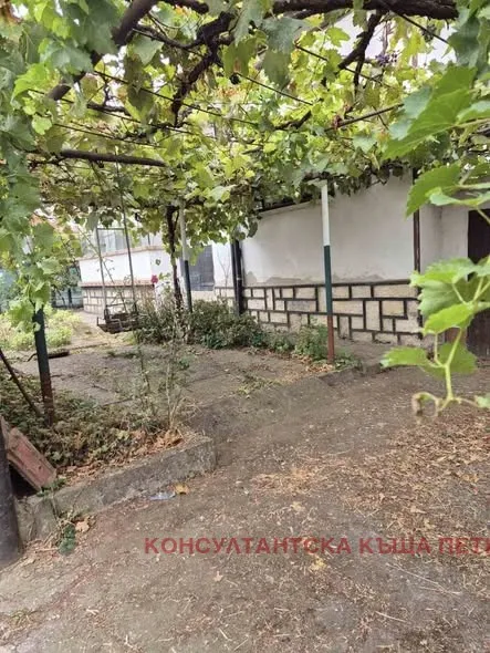 Къща, Плевен, Северозападна България - снимка 10 от 17