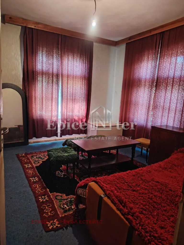 Къща, Кюстендил, Югозападна България - снимка 2 от 13