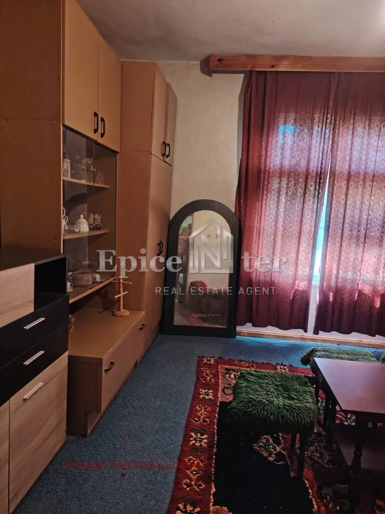 Къща, Кюстендил, Югозападна България - снимка 3 от 13
