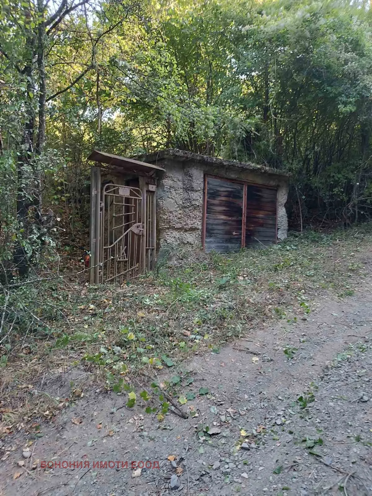 Къща, Своге, Югозападна България - снимка 2 от 4