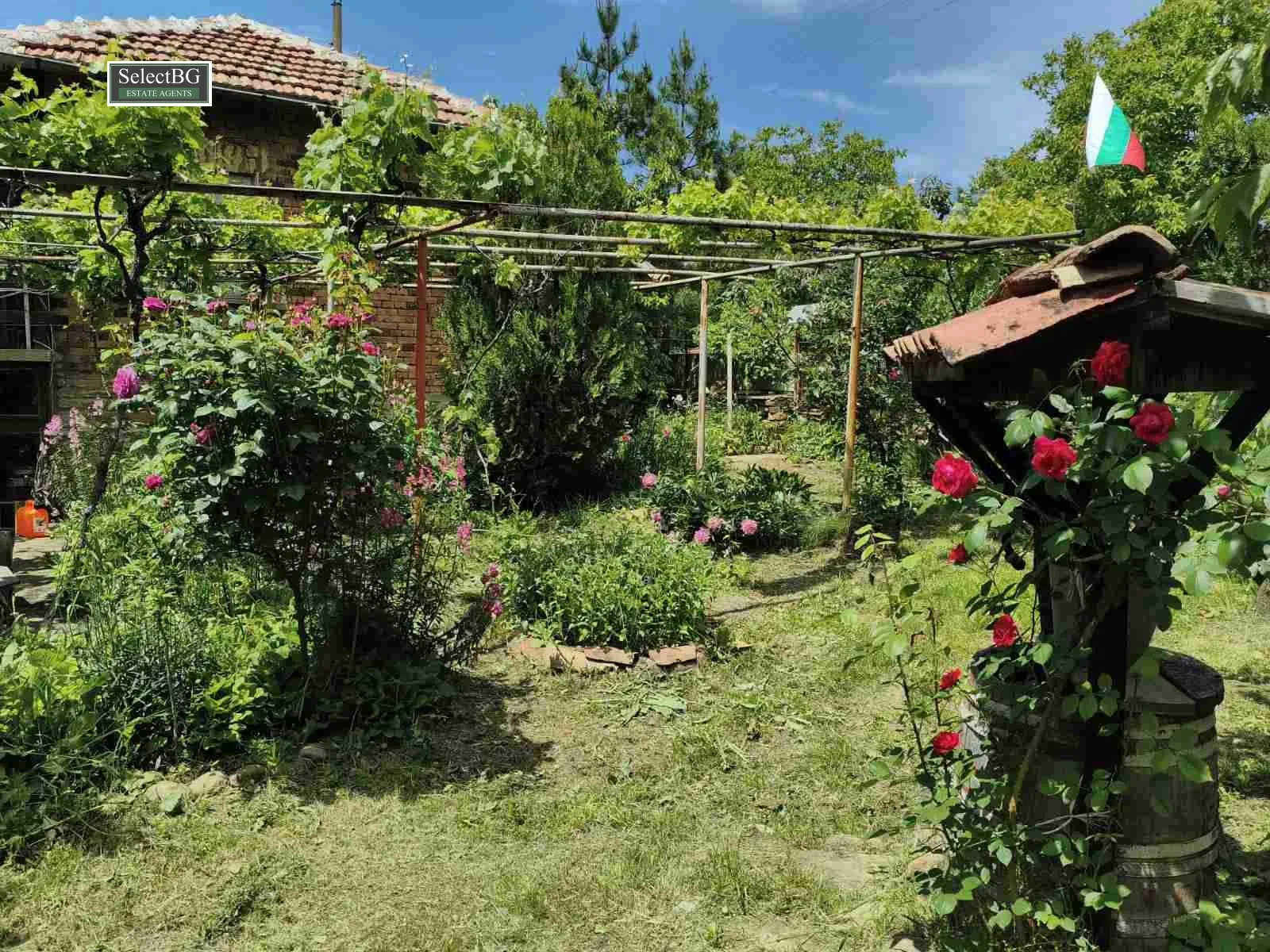 Къща, Търговище, Североизточна България - снимка 7 от 18