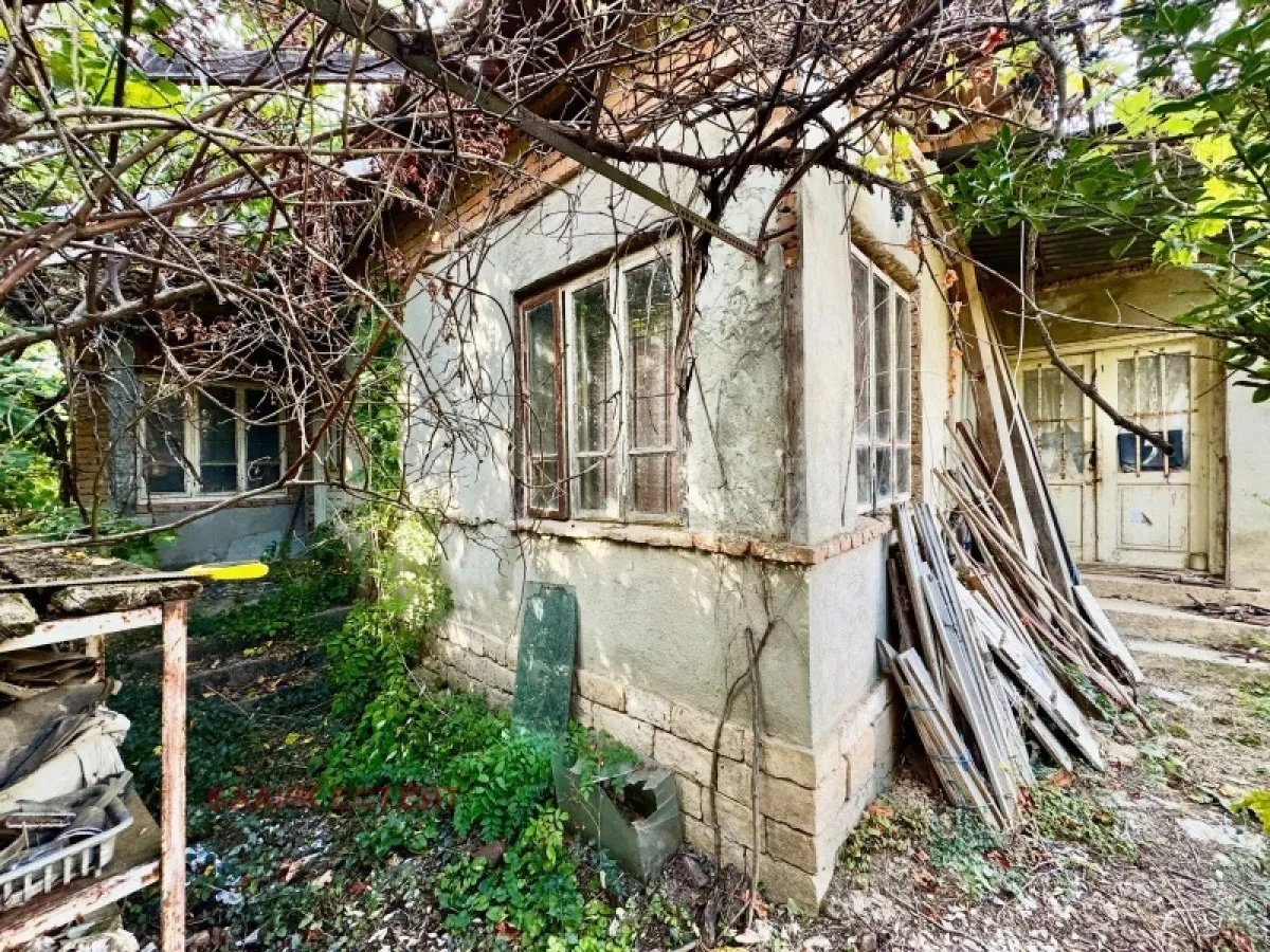 Къща, Крушари, Североизточна България