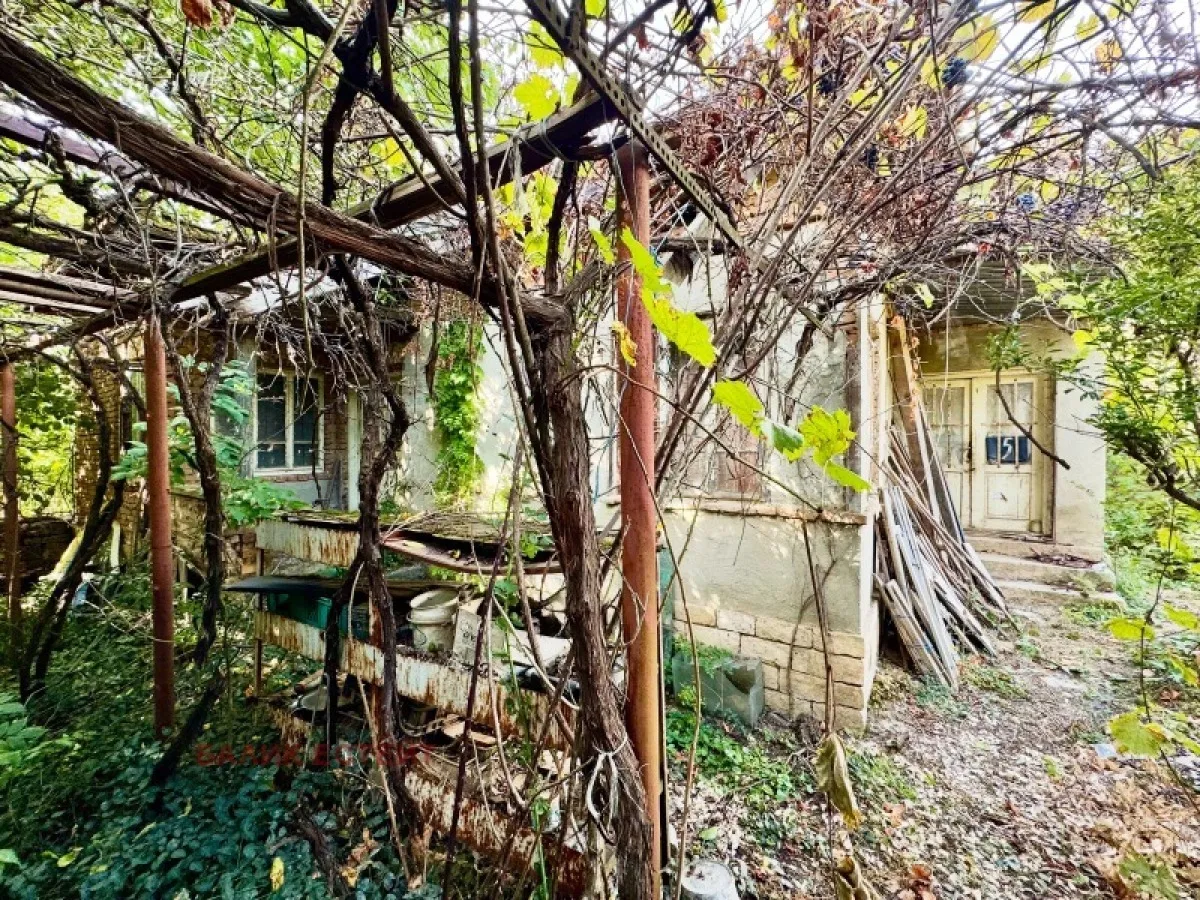 Къща, Крушари, Североизточна България - снимка 2 от 4